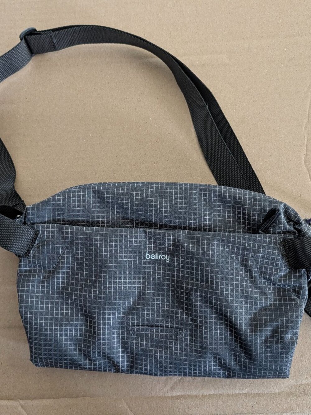 Bellroy Lite Sling - Arcade gray